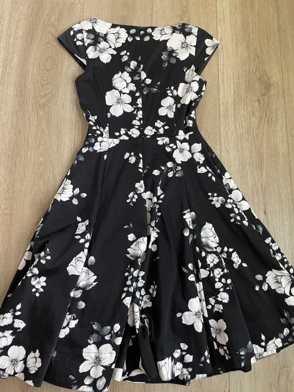 White House | Black Market Floral Fit & Flare Dress Formal - Picture 8 of 10
